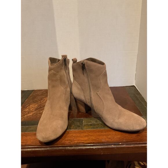 Steve Madden - Hipstr -Sueded Leather Ankle Boot w/Stack Heel -Taupe Beige -10B - Picture 12 of 12